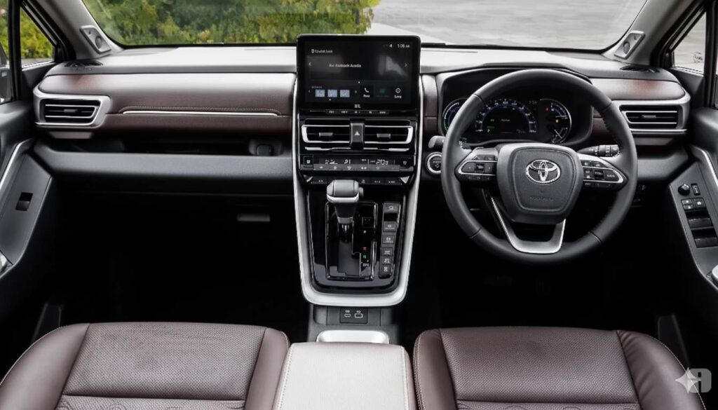 Toyota Innova Hycross images